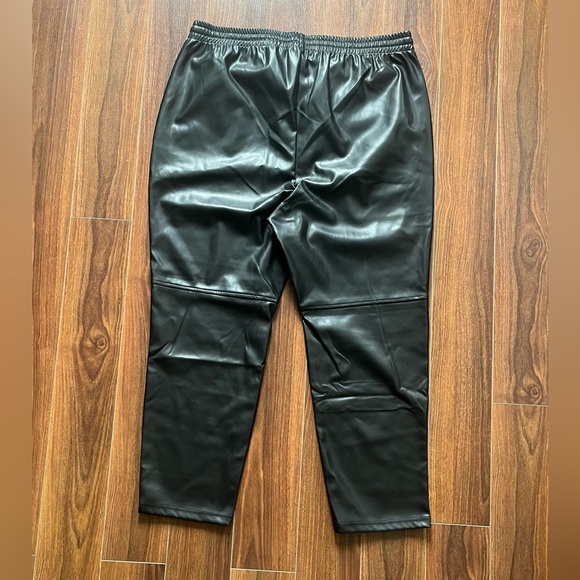 Plus size pants - Picture 2 of 3